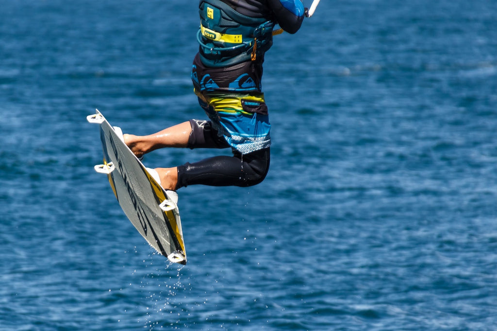 Differences Between Wakeboarding and Wakesurfing